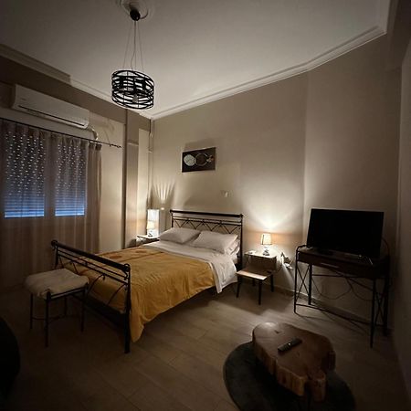 Ζεστή Φωλίτσα Στο Κέντρο. Apartment Atena Exterior foto