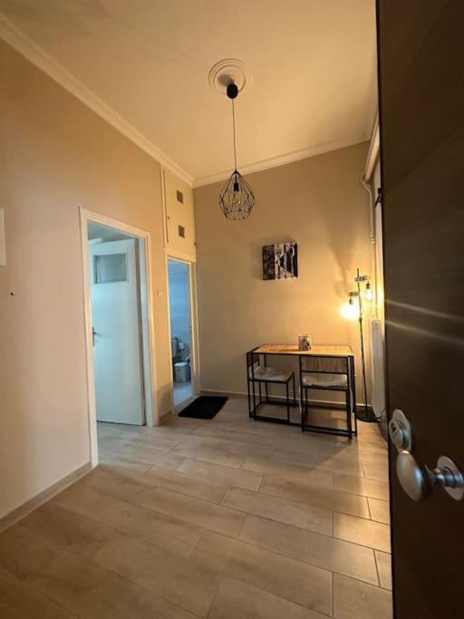 Ζεστή Φωλίτσα Στο Κέντρο. Apartment Atena Exterior foto